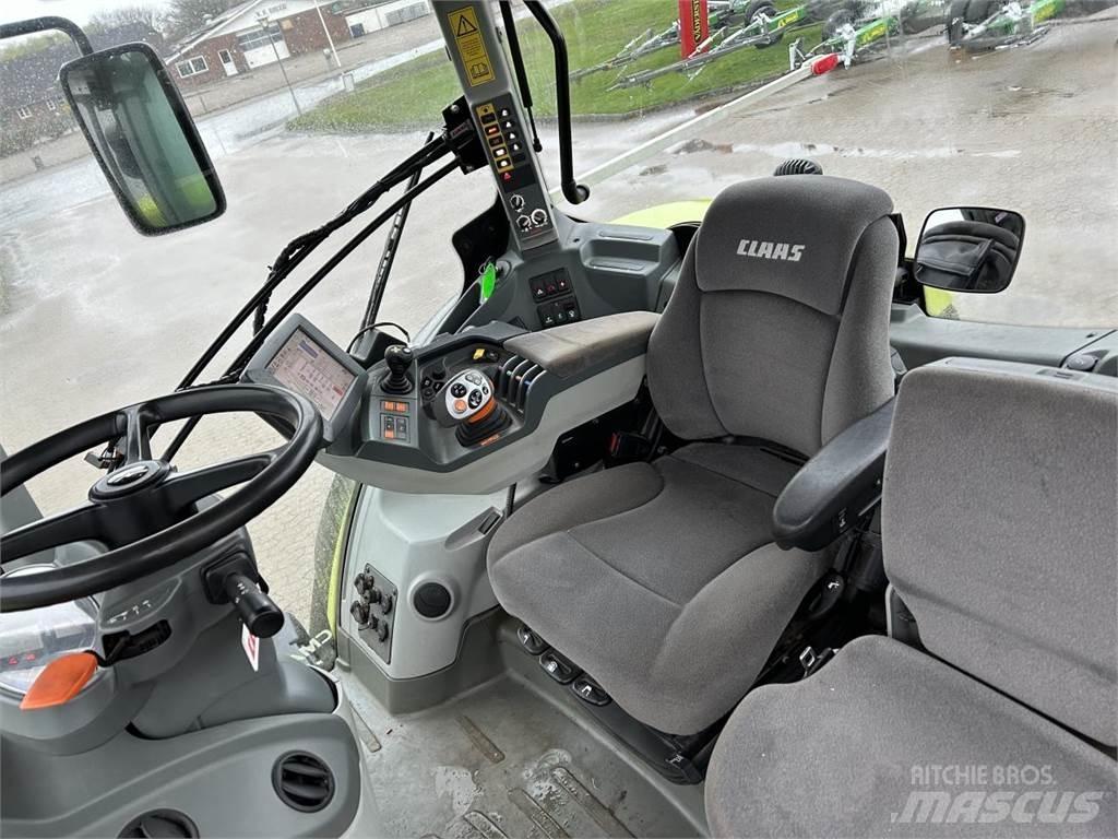 CLAAS AXION 930 الجرارات