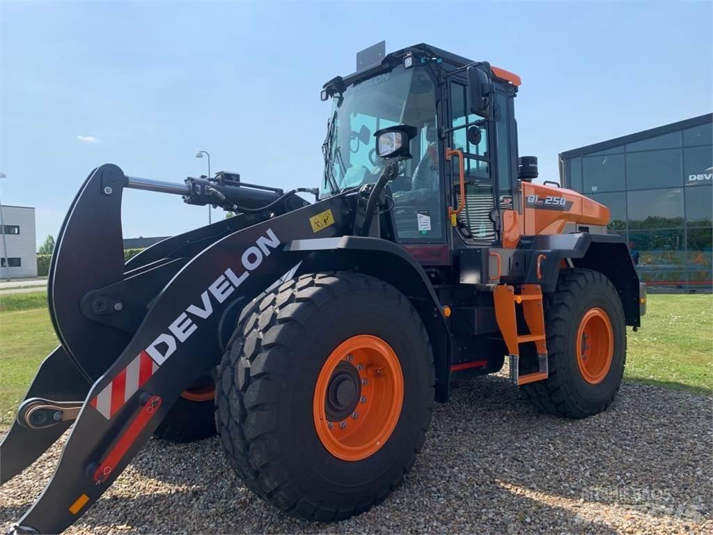 Develon DL250-7 لوادر بعجل