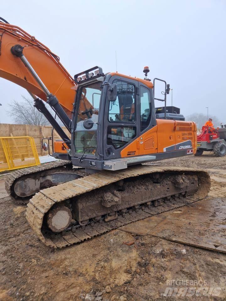Doosan 255-5 حفارات زحافة