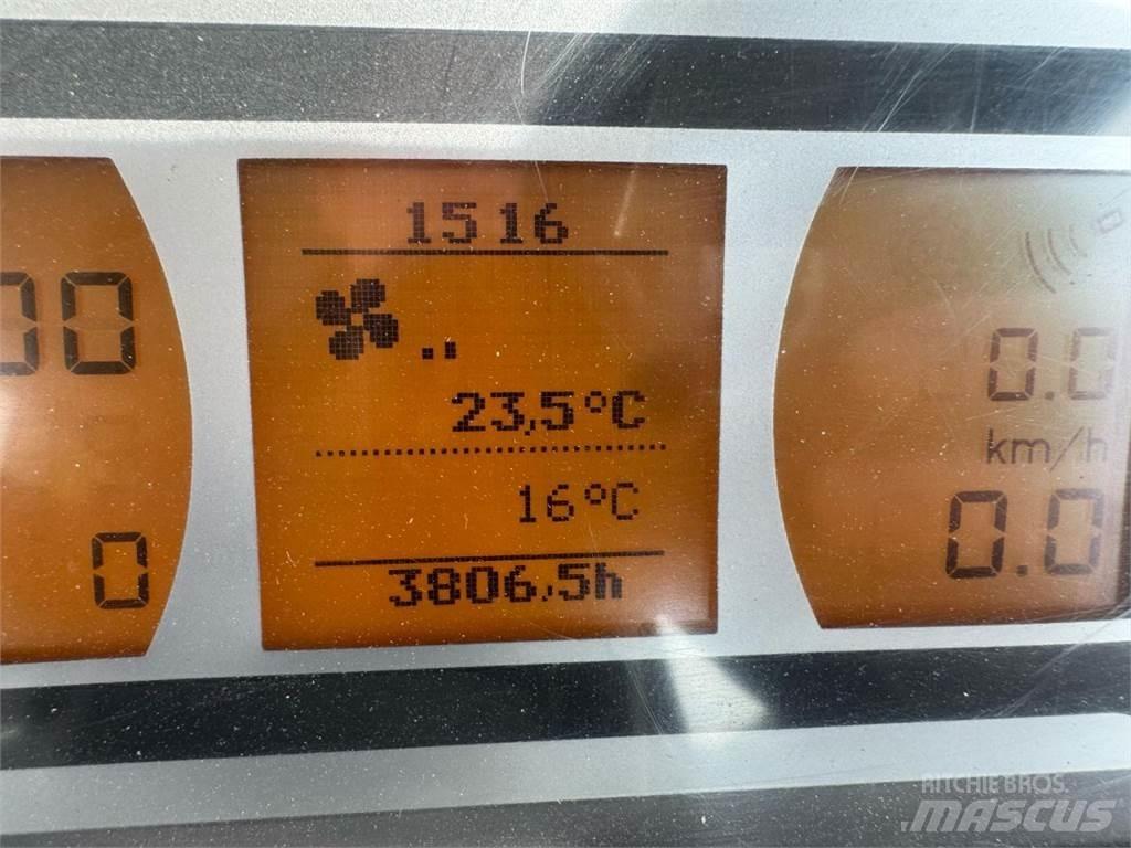 Fendt VARIO 828 الجرارات
