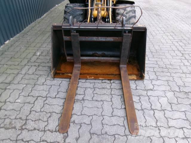 Gehl 340 لوادر صغيرة
