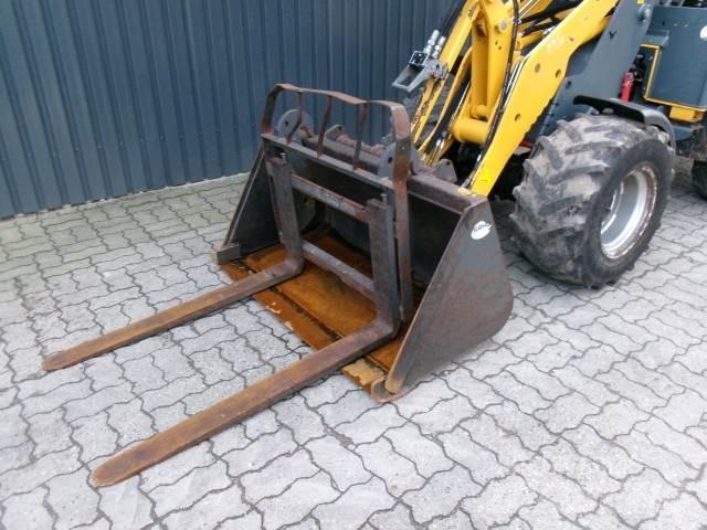 Gehl 340 لوادر صغيرة