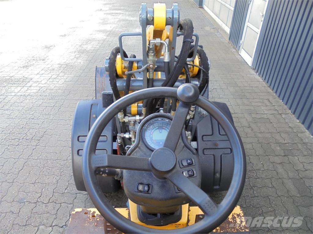 Gehl 340 لوادر صغيرة