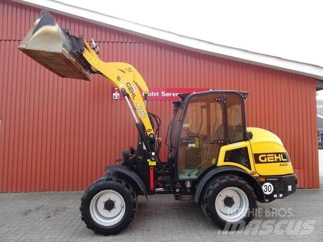 Gehl 650 لوادر صغيرة