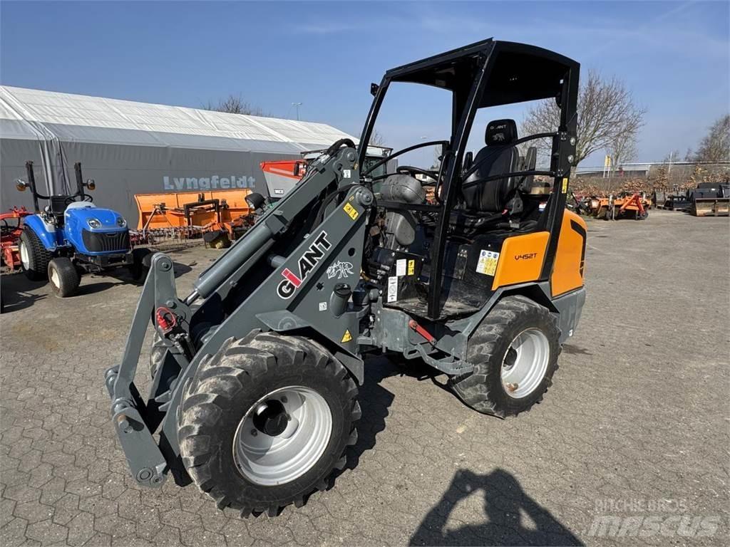 GiANT 452T لوادر صغيرة