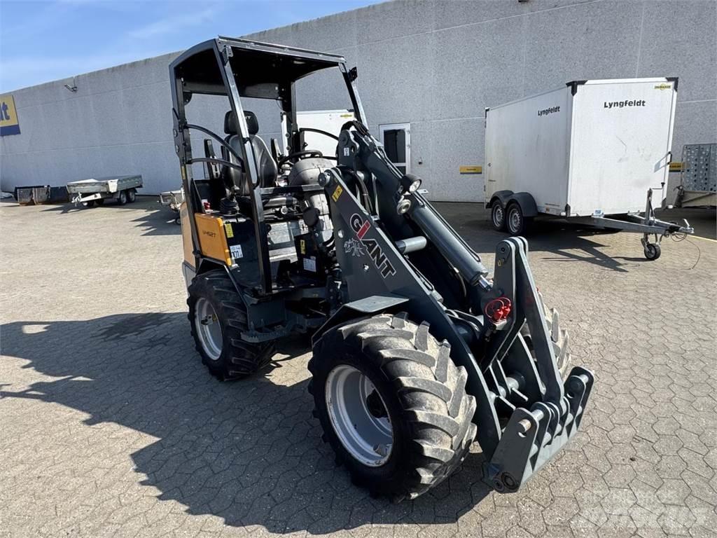 GiANT 452T لوادر صغيرة