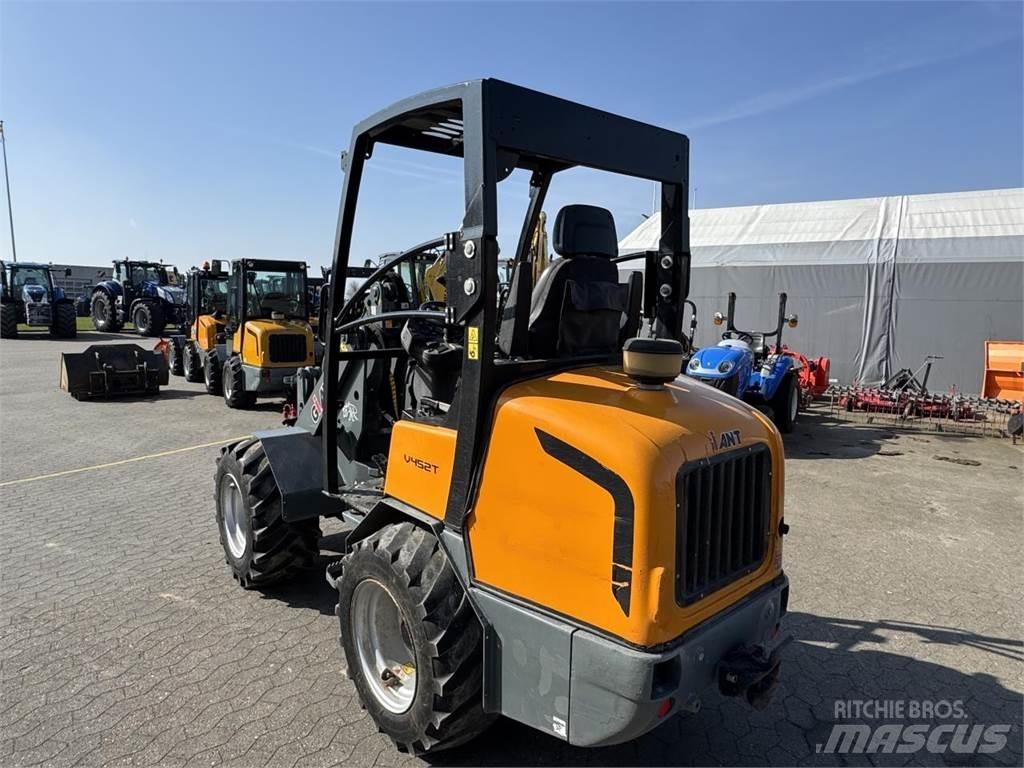 GiANT 452T لوادر صغيرة