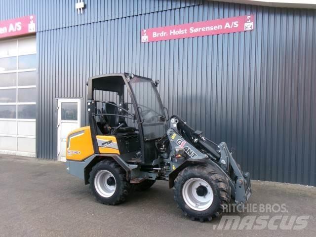 GiANT G2700XHDP لوادر صغيرة