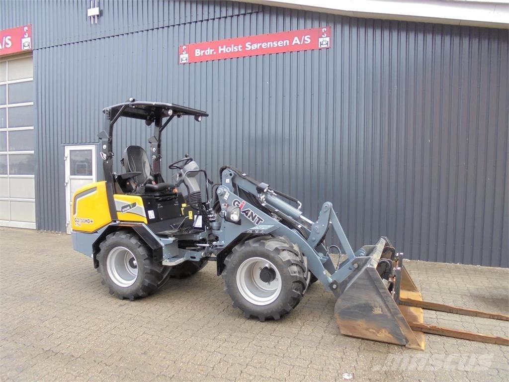 GiANT G2700XHDP لوادر صغيرة