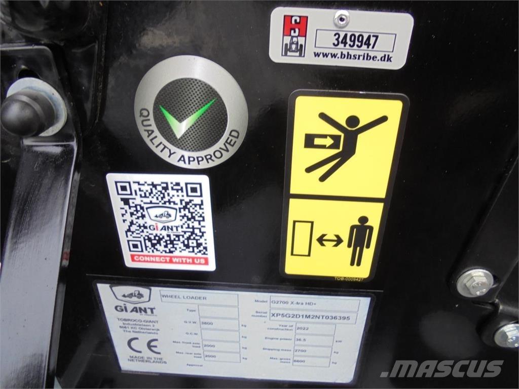 GiANT G2700XHDP لوادر صغيرة