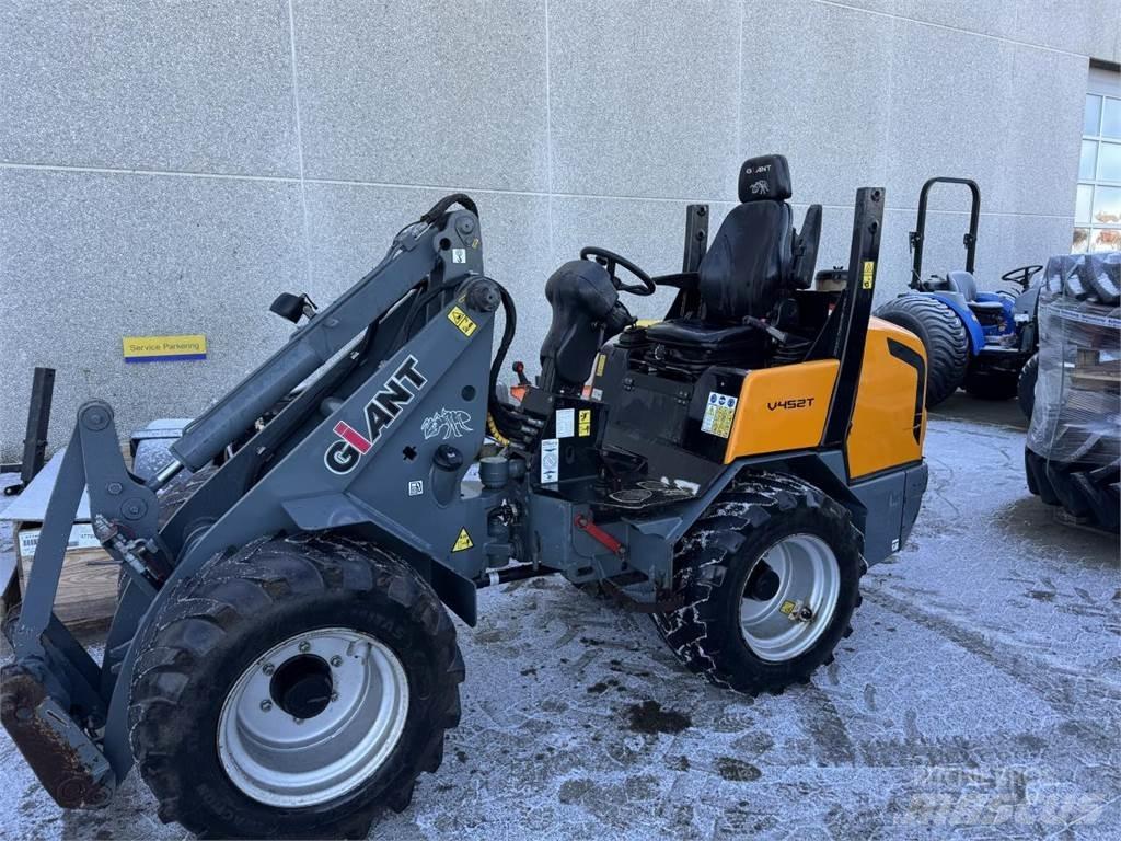GiANT V452XTRA HD لوادر صغيرة