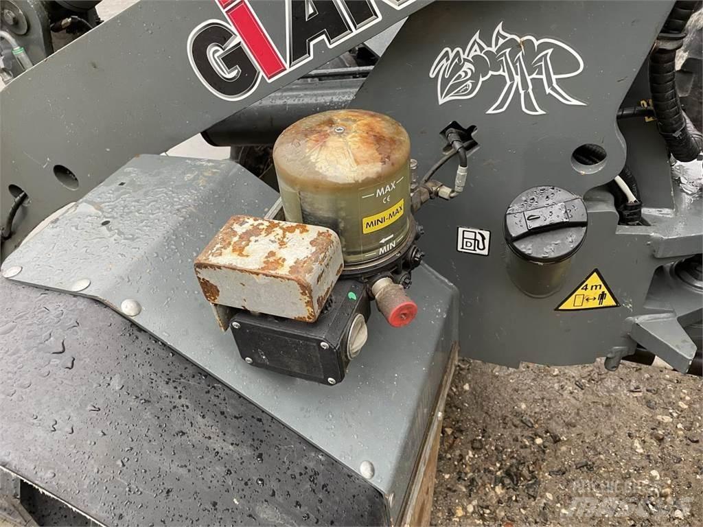 GiANT V452XTRA HD لوادر صغيرة