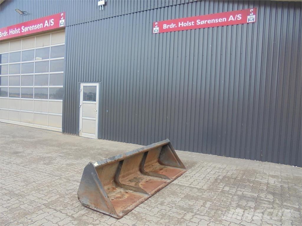 Hauer 2,4 M ملحقات أخرى للجرارات