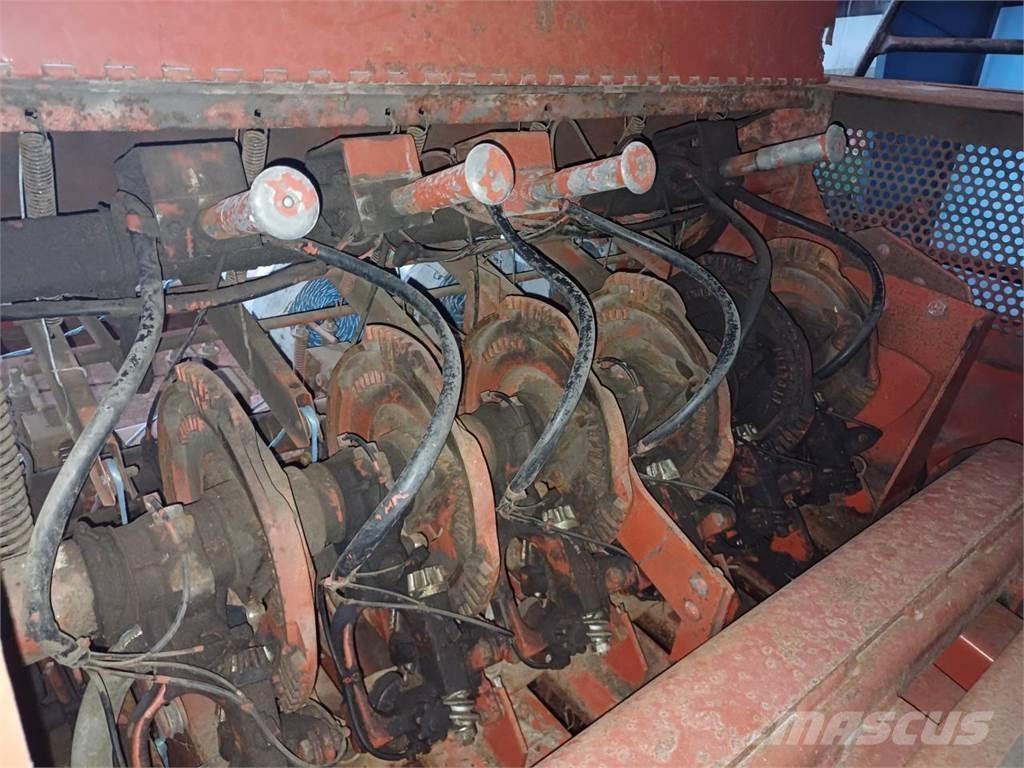 Hesston 4900 محزمات مربعة