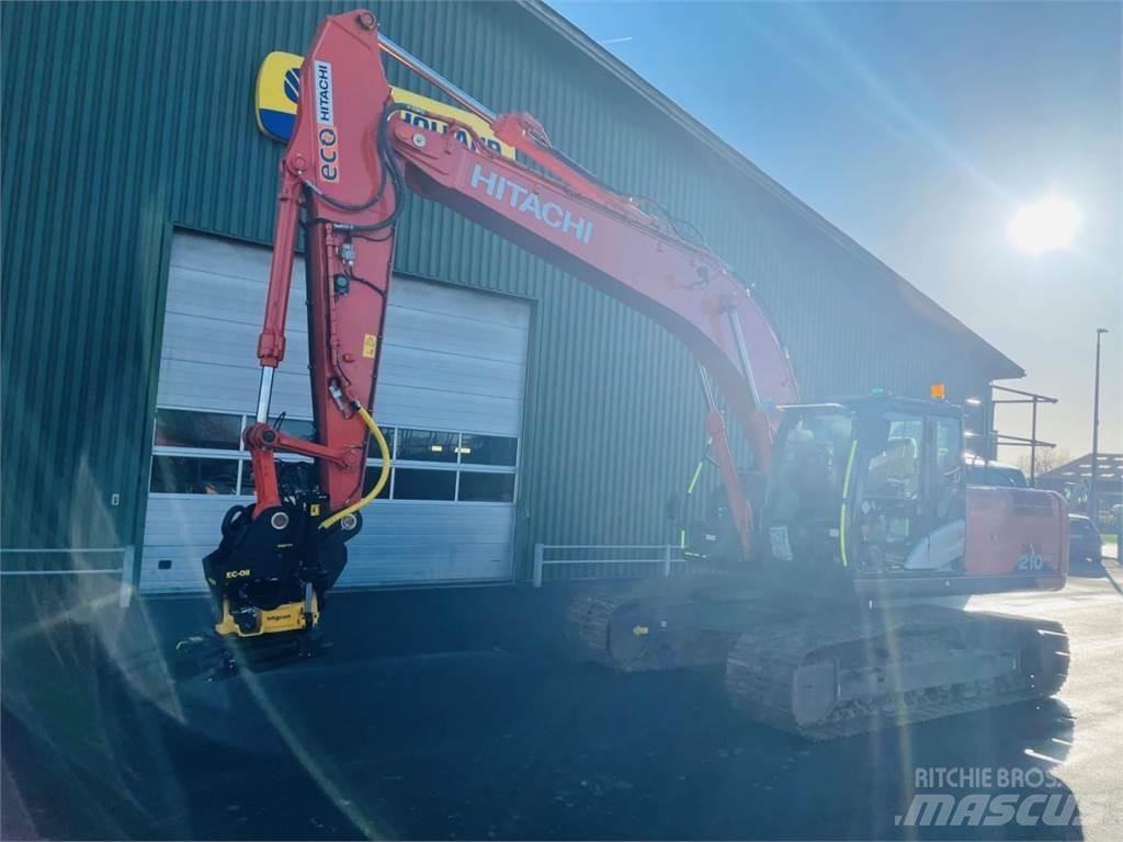 Hitachi ZX210-6 حفارات زحافة