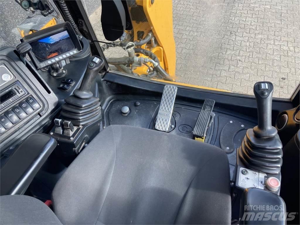 JCB 4CX لوادر ذات جرافات عكسية