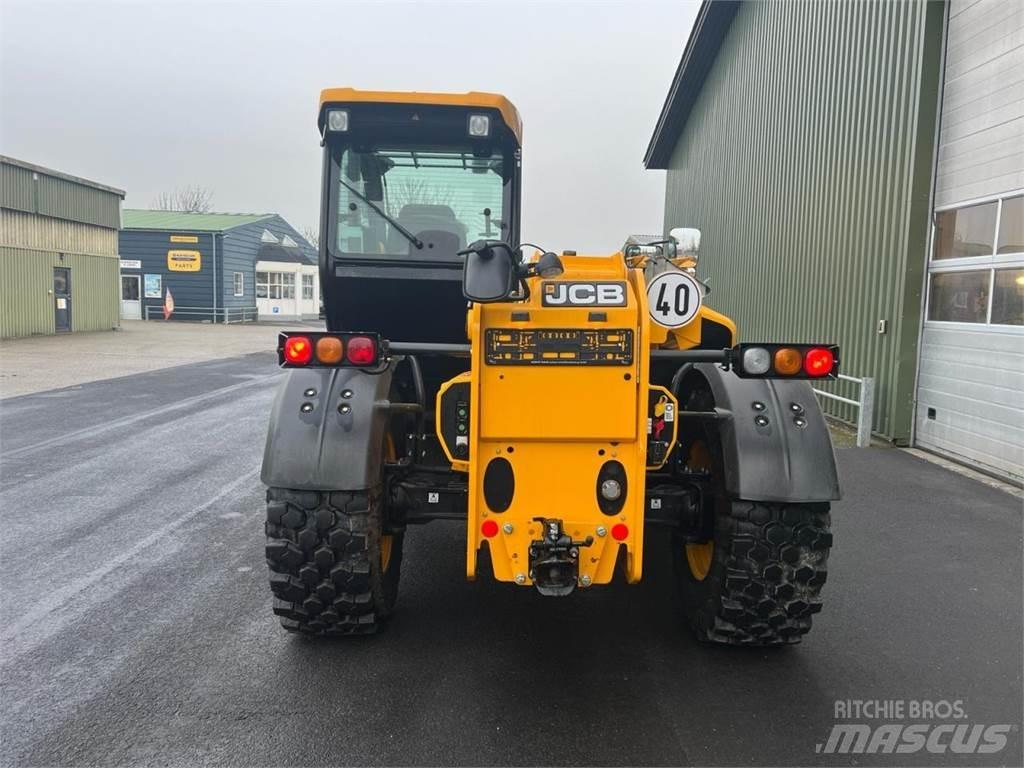 JCB 538-70 مناولات متداخلة