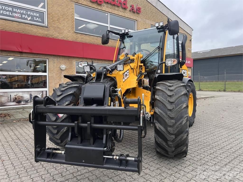 JCB TM320 لوادر بعجل
