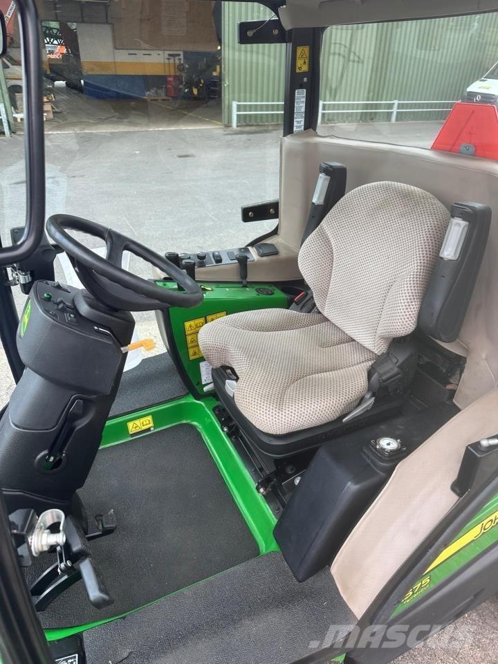 John Deere 1575 جرارات مدمجة