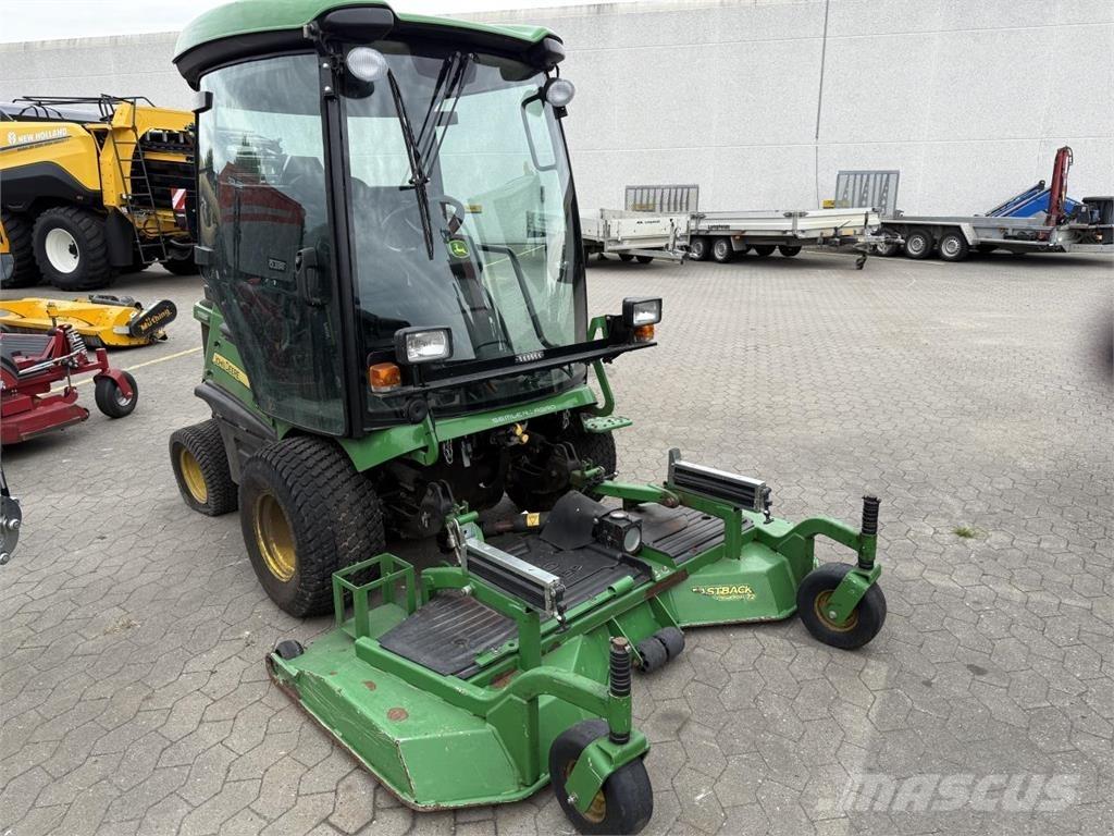 John Deere 1585 ناقلات الأدوات