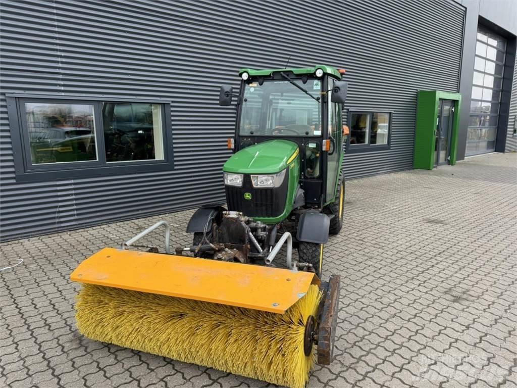 John Deere 2036R جرارات مدمجة