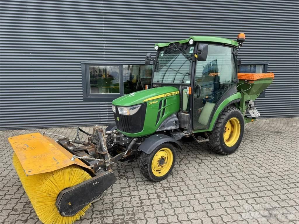 John Deere 2036R جرارات مدمجة