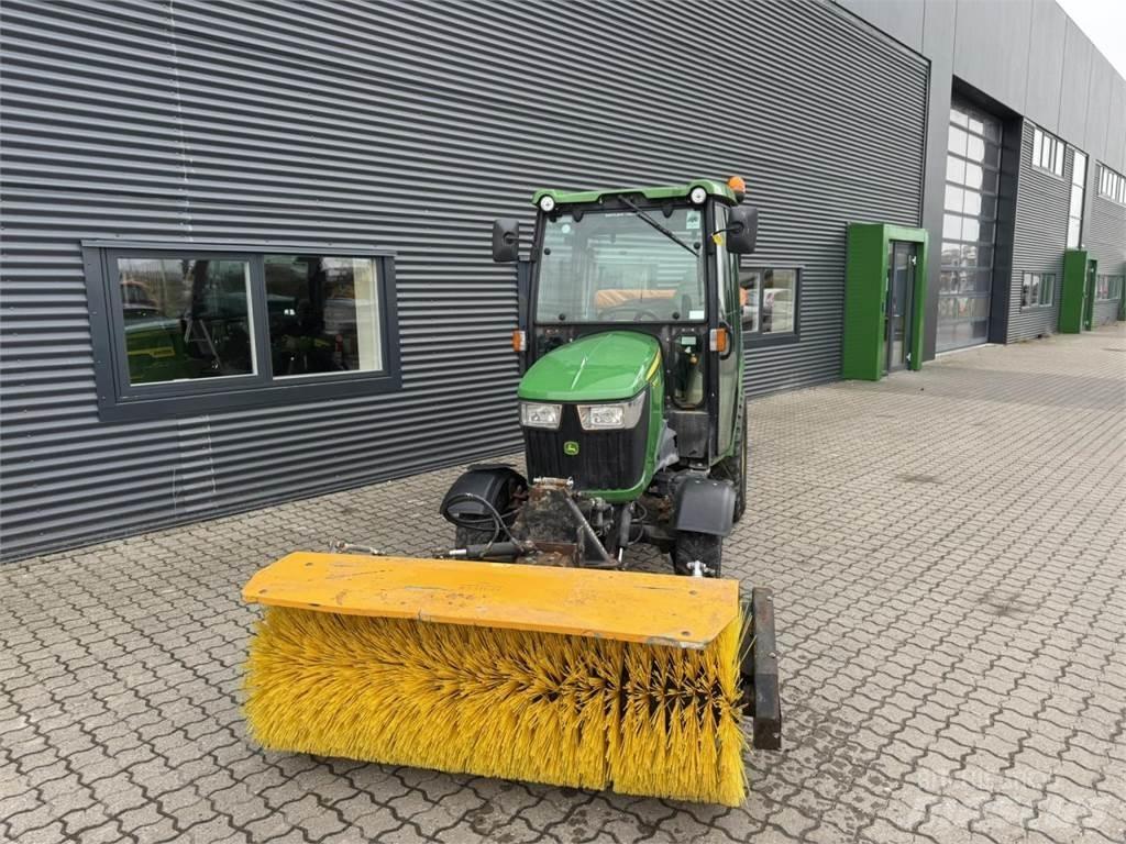 John Deere 2036R جرارات مدمجة