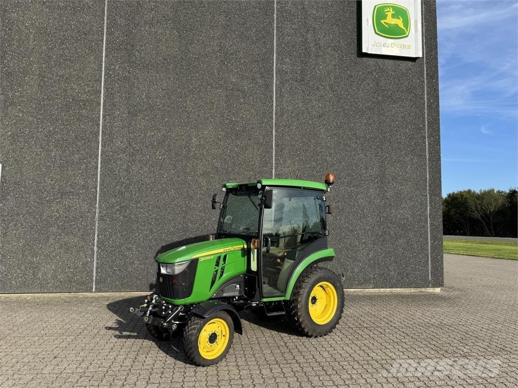 John Deere 2038R جرارات مدمجة