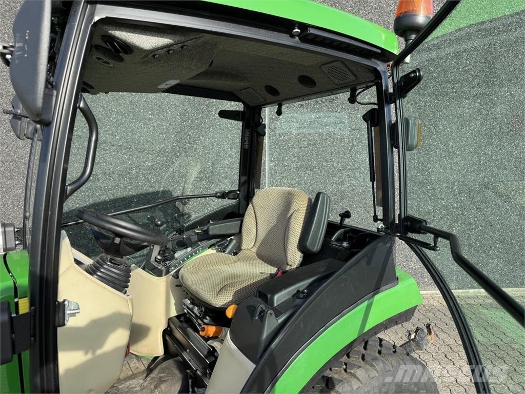 John Deere 2038R جرارات مدمجة