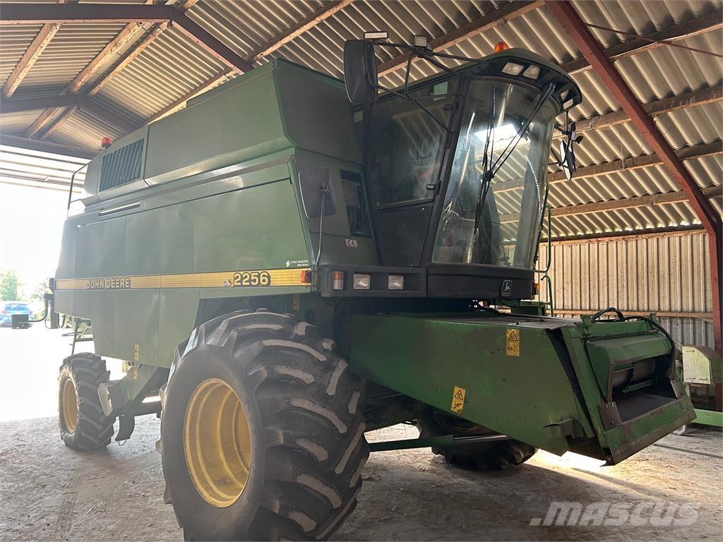 John Deere 2256 حصادات