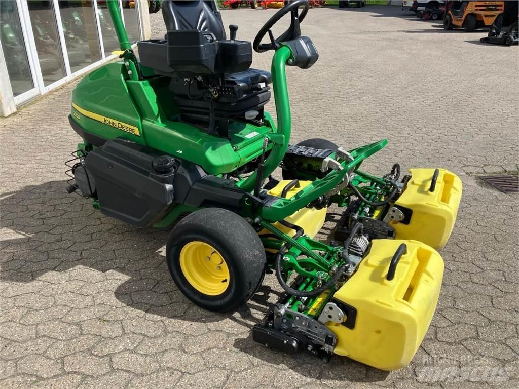 John Deere 2700 ماكينات جز العشب