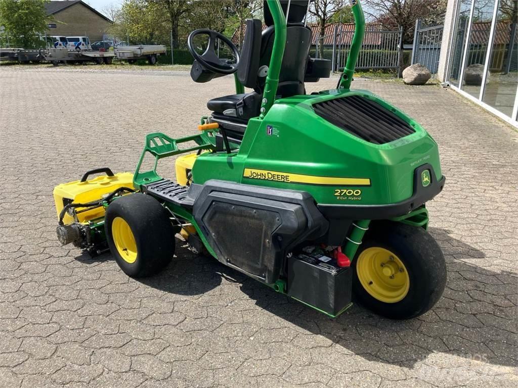 John Deere 2700 ماكينات جز العشب