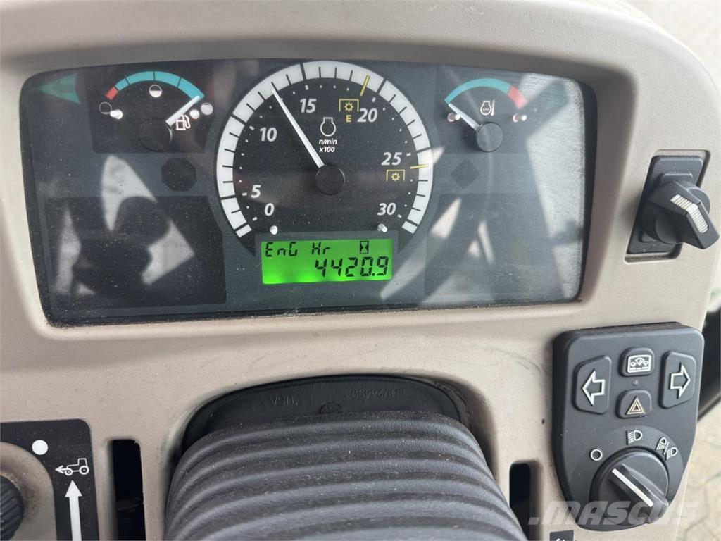 John Deere 3045R جرارات مدمجة