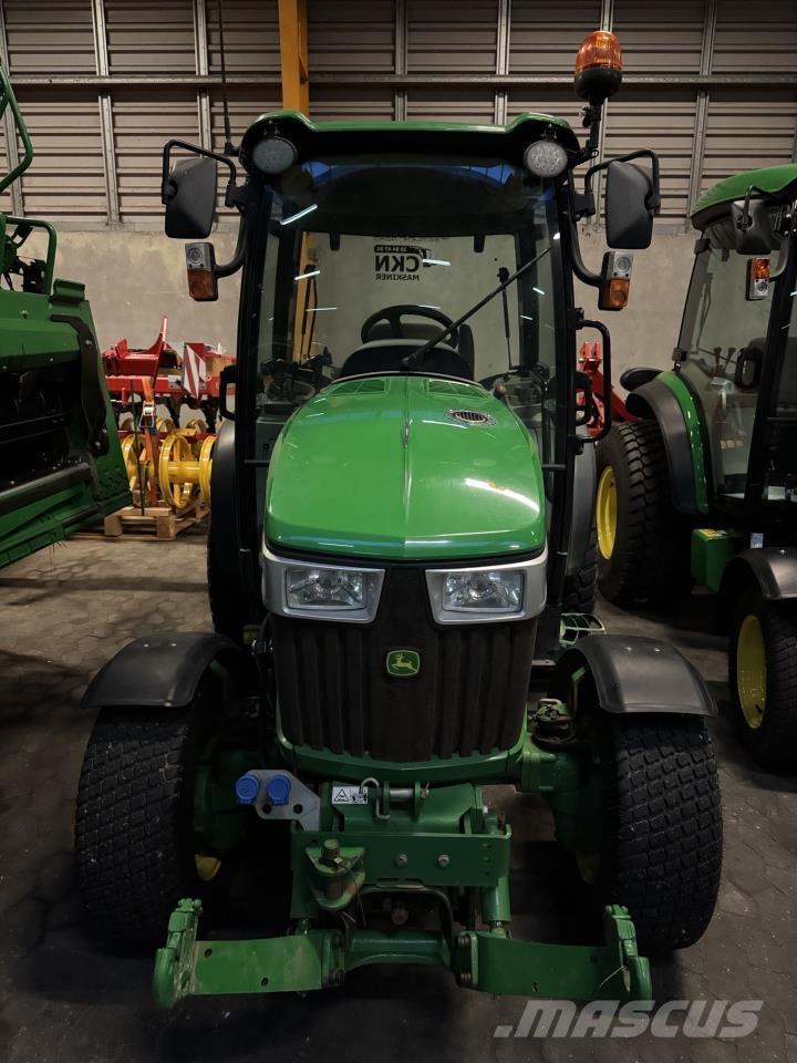 John Deere 3046R جرارات مدمجة