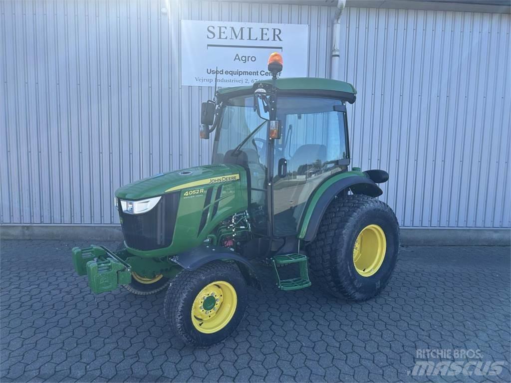 John Deere 4052R جرارات مدمجة