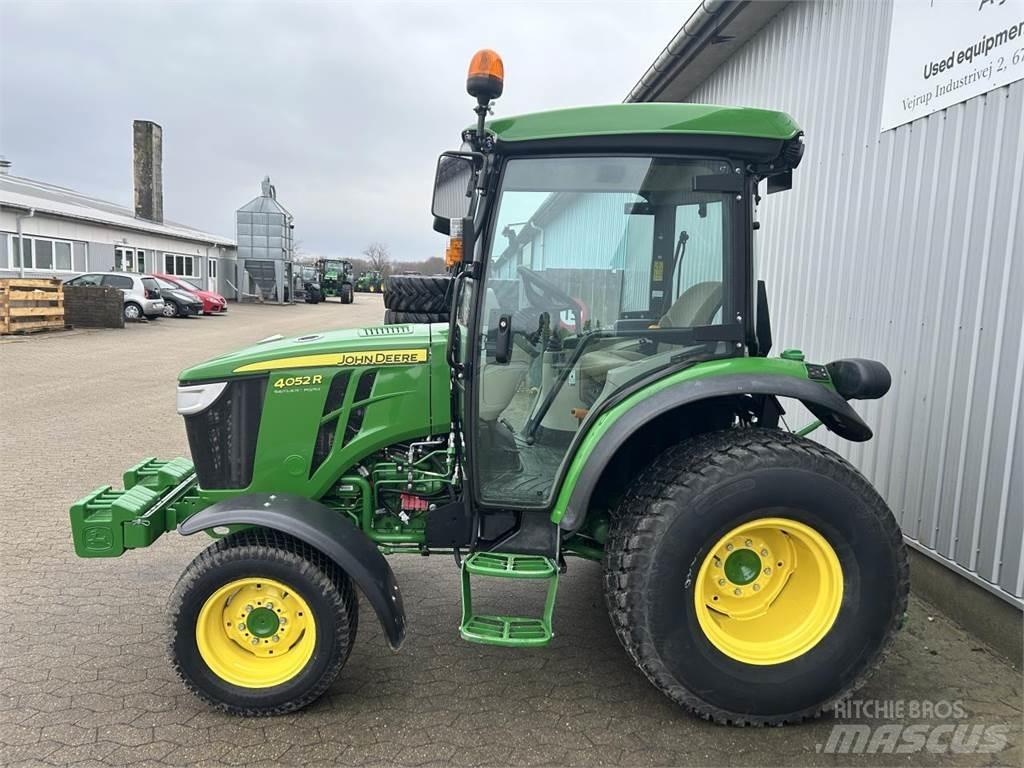 John Deere 4052R جرارات مدمجة