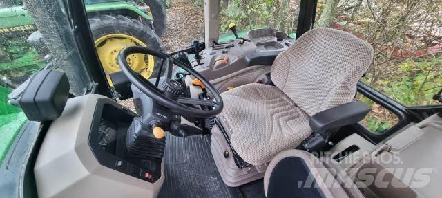 John Deere 5115M الجرارات