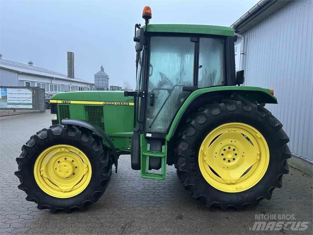 John Deere 6110 الجرارات