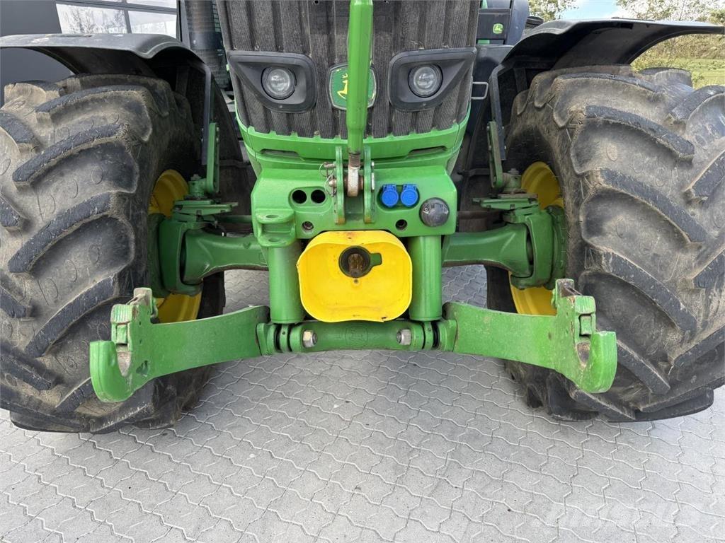 John Deere 6210 الجرارات