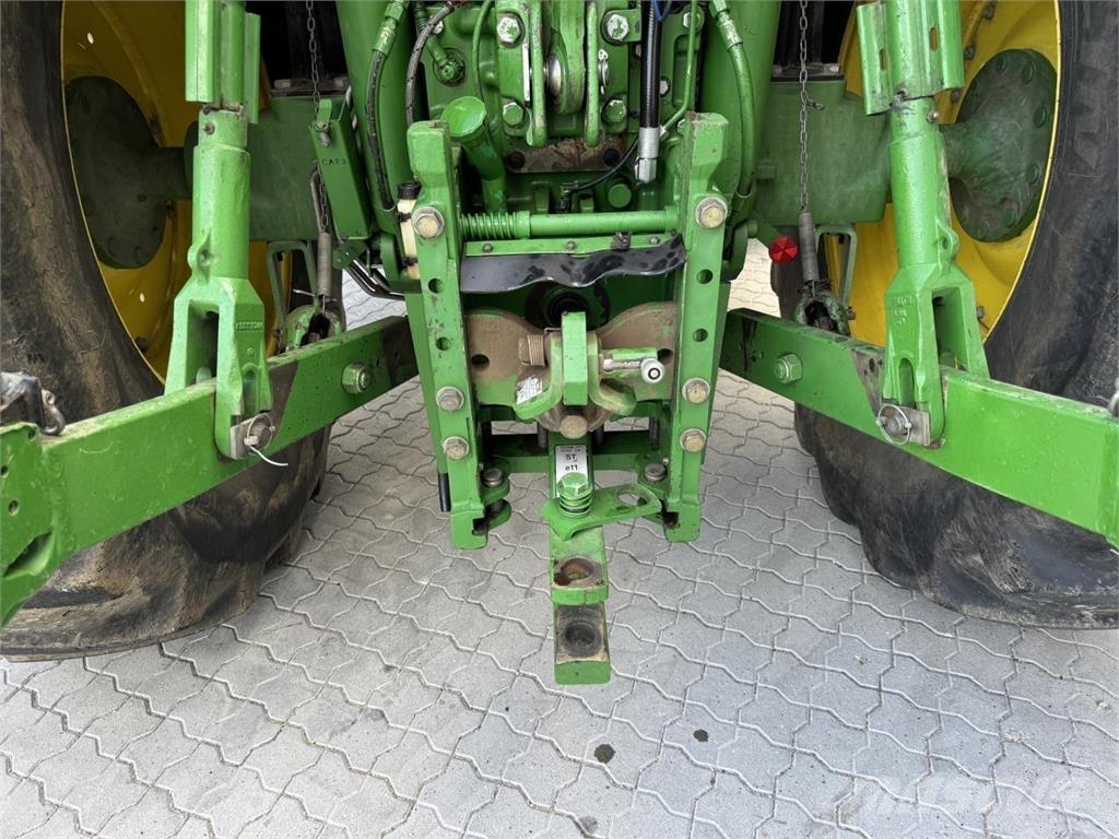 John Deere 6210 الجرارات