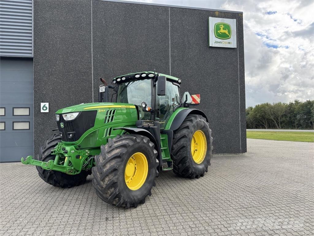 John Deere 6215R الجرارات
