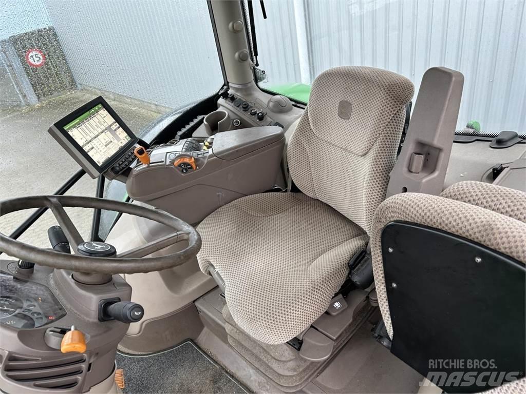 John Deere 6215R الجرارات
