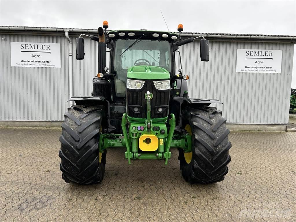 John Deere 6215R الجرارات
