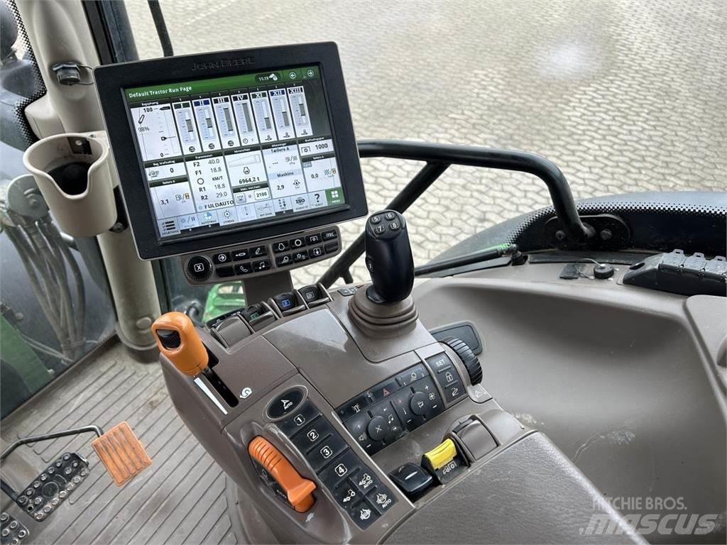 John Deere 6215R الجرارات