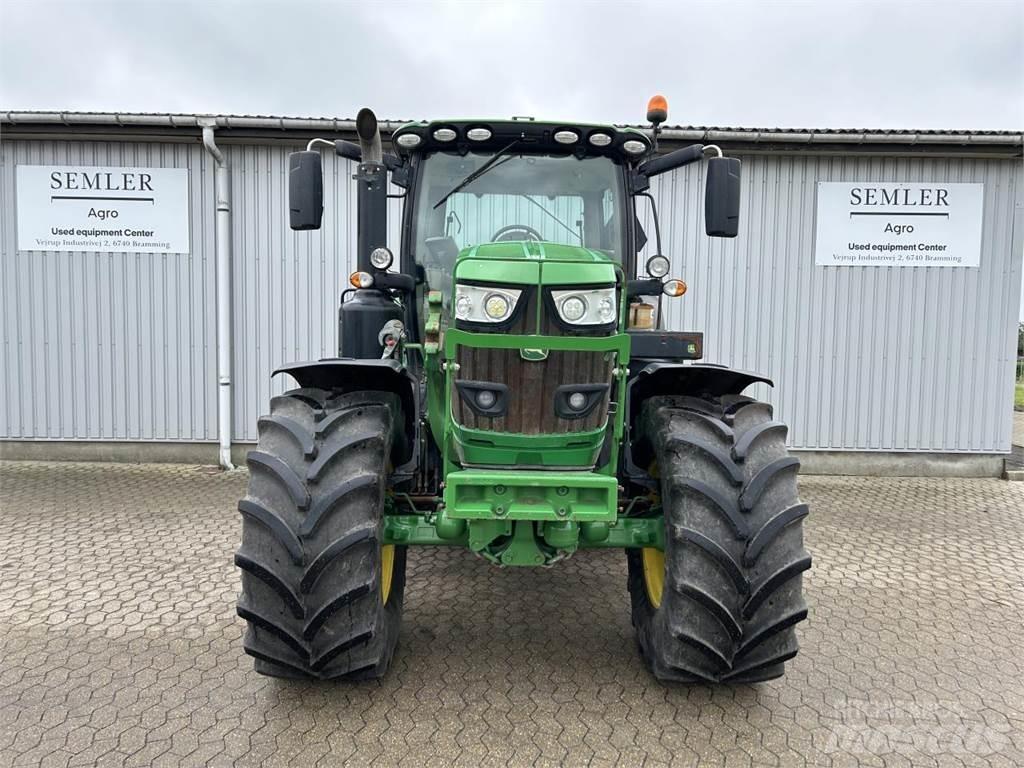 John Deere 6215R الجرارات