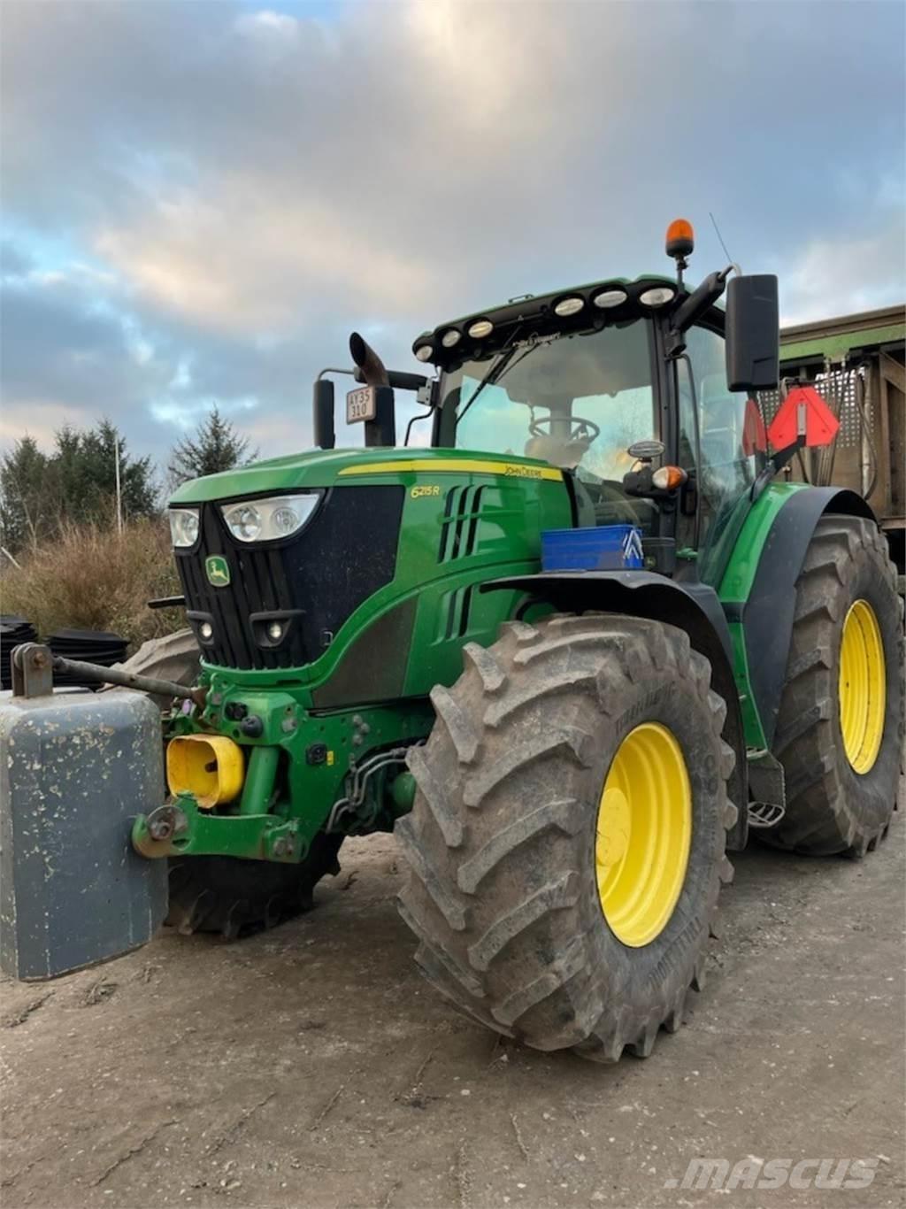 John Deere 6215R الجرارات