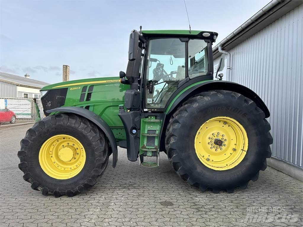John Deere 6250R الجرارات
