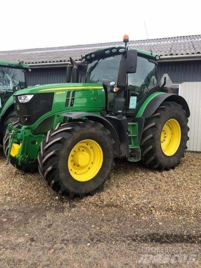 John Deere 6250R الجرارات