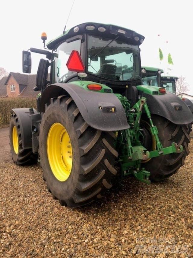 John Deere 6250R الجرارات