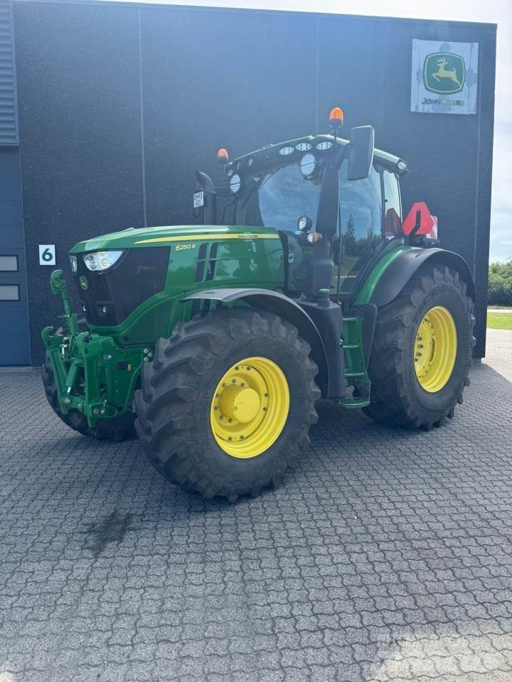John Deere 6250R الجرارات